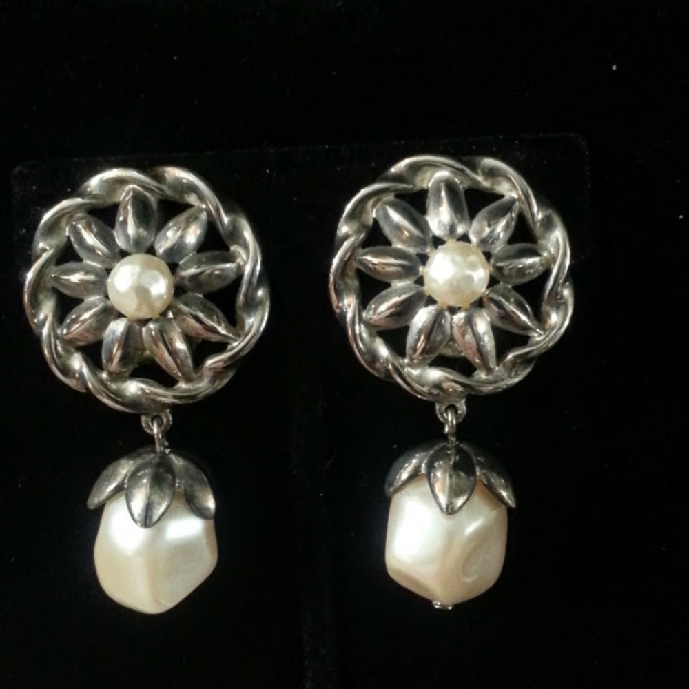 Givenchy Vintage silver plated wheel w/pearl dangle clip-on earrings 2" RARE - Picture 2 of 5
